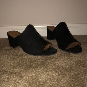 Black suede peep-toe mules